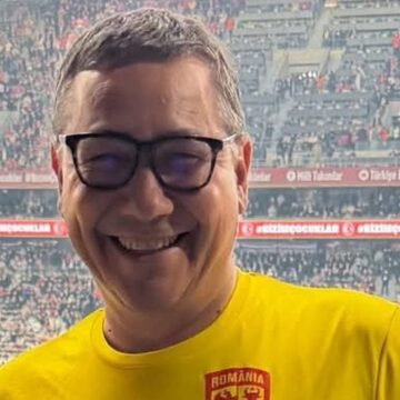 De ce a purtat Victor Ponta tricoul Turciei sub cel al României la Turcia-România: „Proștii nu mă interesează”
