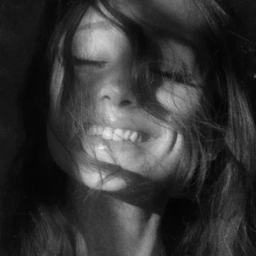 Ariana Grande a anunțat lansarea albumului muzical „Petal”