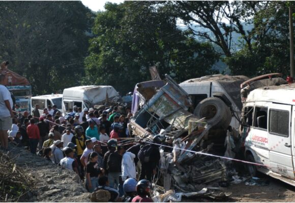 14 oameni au murit, inclusiv copii