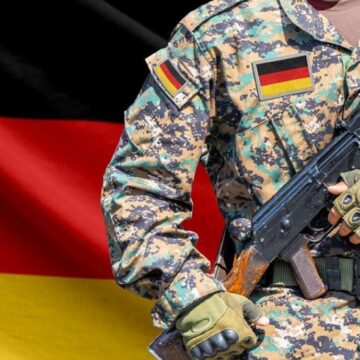 barbati-germani-sub-45-ani-trebuie-aprobare-armata-parasire-tara-mai-mult-de-3-luni-e1775305575207.jpg Bărbații sub 45 de ani au nevoie de aprobarea armatei, dacă vor să părăsească țara mai mult de 3 luni. În Germania, s-a schimbat legislația