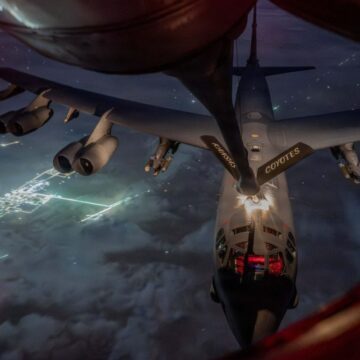 bombardiere-b-52h-din-operation-epic-fury-scaled-e1775167730595.jpg Pete Hegseth i-a cerut șefului armatei SUA să-și dea demisia / Rusia se laudă că Strâmtoarea Ormuz e deschisă pentru ea