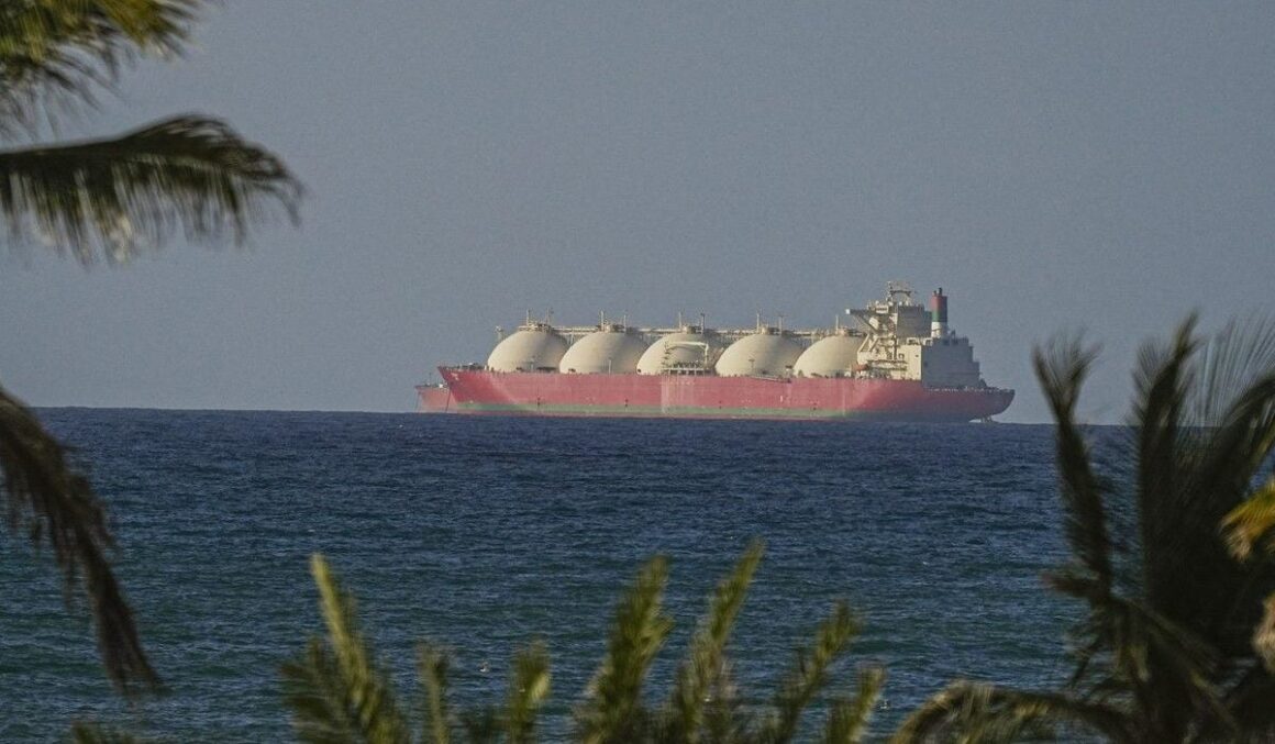 Iranul anunță deschiderea totală a Strâmtorii Ormuz pentru navele comerciale, dar cu o condiție esențială