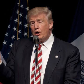 donald-trump-spune-ca-iranul-a-cerut-un-armistitiu-si-ca-sua-se-retrag-cu-o-conditie-daca-nu-ii-trimitem-in-epoca-de-piatra-e1775053906307.jpg Trump anunță un armistițiu de două săptămâni cu Iranul, sub condiția deblocării strâmtorii Ormuz