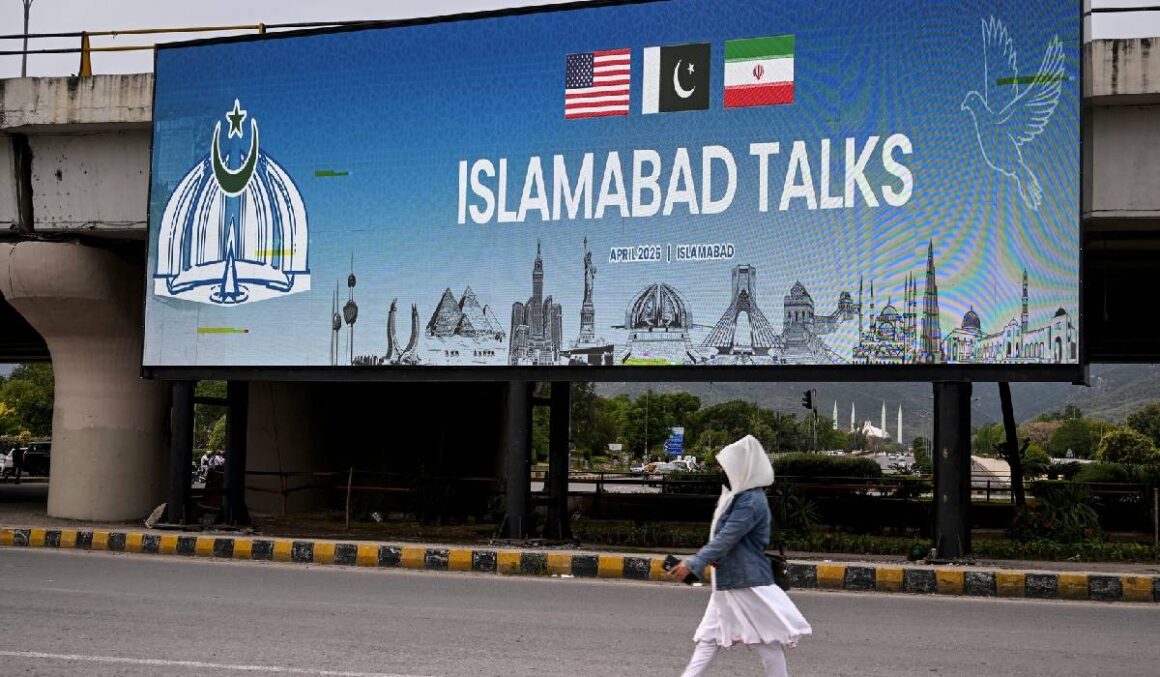 Livetext Război în Iran, ziua 43. SUA și Iran, negocieri la Islamabad. O singură navă a traversat Strâmtoarea Ormuz