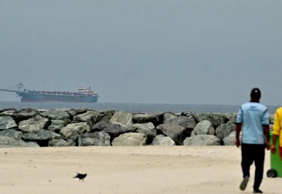 nava-golf.jpg Livetext Război în Iran, ziua 48. Iranul suspendă exporturile de produse petrochimice