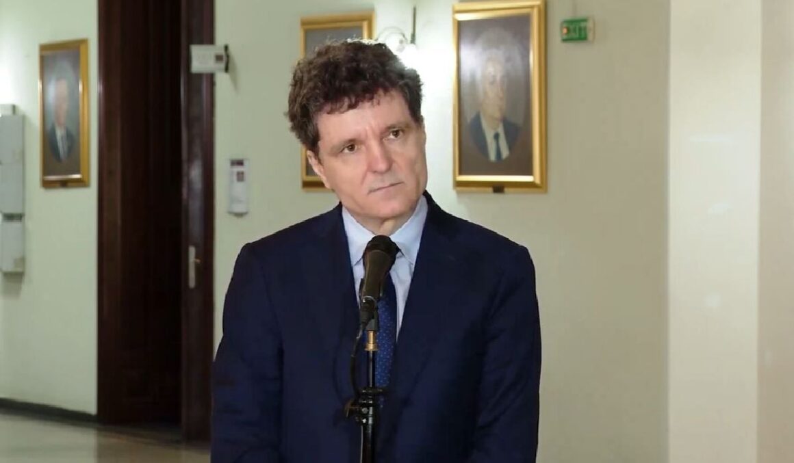 Nicușor Dan spune că nu va numi un premier susținut de PSD-AUR. Care sunt prerogativele și limitele constituționale ale președintelui