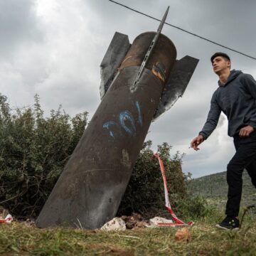 o-racheta-cazuta-in-west-bank-palestina-scaled-e1775079228655.jpg Lumea așteaptă anunțul lui Donald Trump / Președintele iranian a scris o scrisoare pentru americani