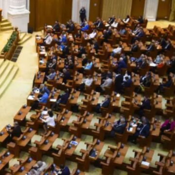 plen-parlament.jpg Sorin Grindeanu a spus ce face dacă moțiunea de cenzură e respinsă. Întrebarea despre AUR la care a refuzat să răspundă