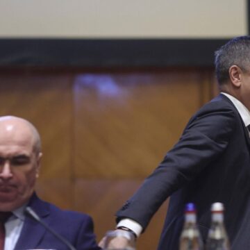 sorin-grindeanu-si-ilie-bolojan-inquam-photos-octav-ganea-scaled-e1776625060626.jpg Grindeanu a sesizat CCR pentru OUG privind SAFE, dat de Guvernul Bolojan după demiterea prin moțiune de cenzură