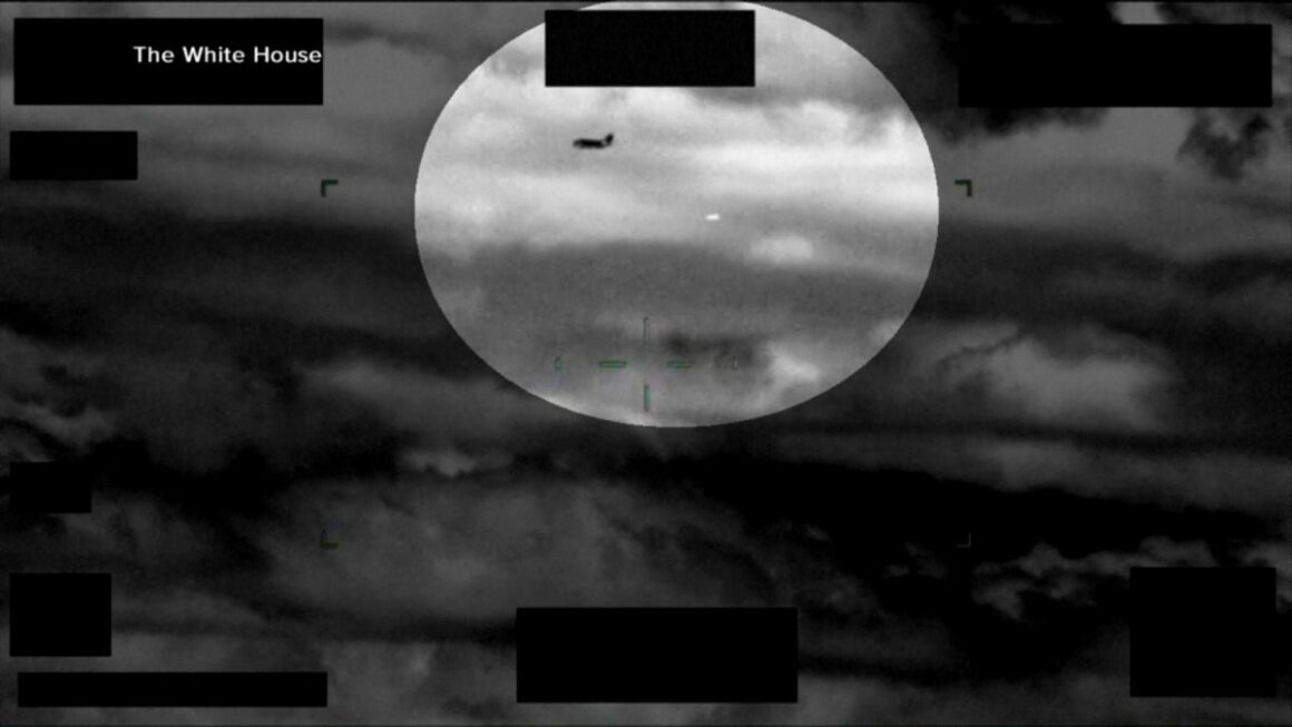 UFO-1200x675.jpg Departamentul de Război al SUA a declasificat a doua tranșă de documente despre viața extraterestră și OZN-uri. Ce conțin materialele publicate astăzi