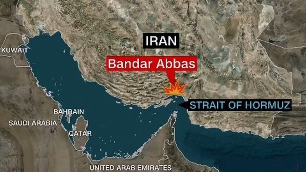 atac-sua-iran-bandar-abbas-e1779937073940.jpg au lovit o bază militară, au doborât drone și s-au auzit trei explozii la Bandar Abbas
