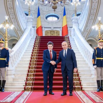 democratie-bolo-1200x675.jpg „Stăm prost la mulți factori, inclusiv transparența Guvernului. E nevoie de colaborarea tuturor partidelor pentru a întări instituțiile țării”