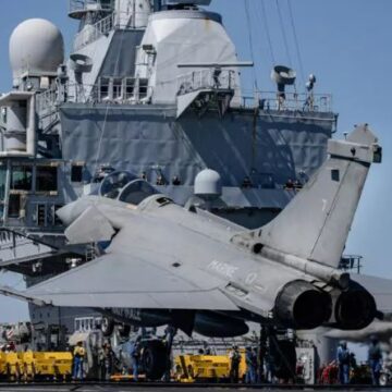 french-ormuz.jpg Portavionul Charles de Gaulle se îndreaptă spre Strâmtoarea Ormuz. Franța declară că este „gata” și „capabilă” să securizeze zona