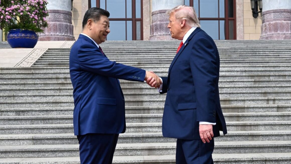 handshake-china-us-meet-14-may-2026-reuters_0-1200x675.jpg China va cumpăra produse agricole americane în valoare de cel puțin 17 miliarde de dolari în 2026, 2027 și 2028, a anunțat Casa Albă
