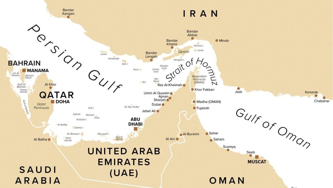 Donald Trump a suspendat escortarea navelor în Strâmtoarea Ormuz la presiunile Arabiei Saudite, al cărei prinț moștenitor s-a înfuriat când a aflat despre lansarea misiunii