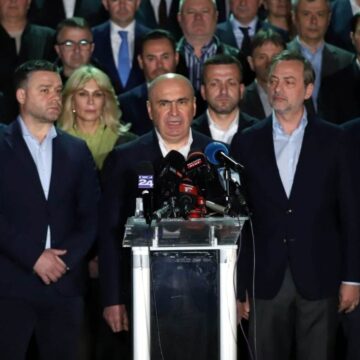 ilie-bolojan-nu-demisioneaza-chiar-daca-a-pierdut-sprijinul-politic-al-psd-ministrii-psd-isi-vor-da-demisia-pana-la-sedinta-de-joi-4-e1776709105594.jpg Scenariul „interesant” în care a treia tabără din PNL intră în joc și înclină balanța decisiv