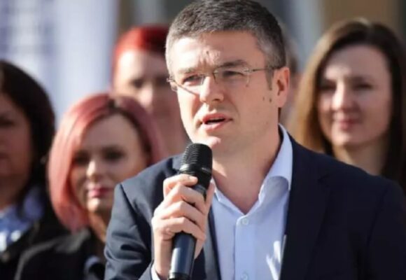 Un ministru USR primește bani publici pentru șase cabinete parlamentare fără a avea angajați