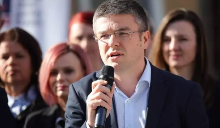 Un ministru USR primește bani publici pentru șase cabinete parlamentare fără a avea angajați