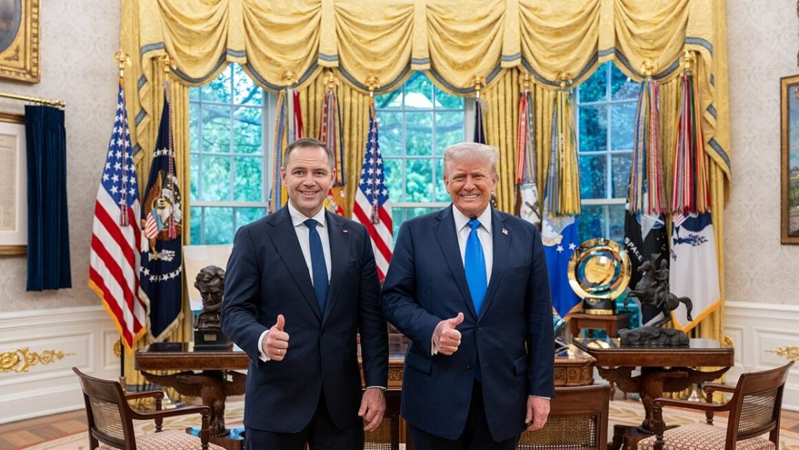 karol-1200x675.jpg Trump anunță că Statele Unite vor trimite încă 5000 de trupe americane în Polonia, ca răsplată pentru victoria lui Karol Nawrocki la alegerile prezidențiale
