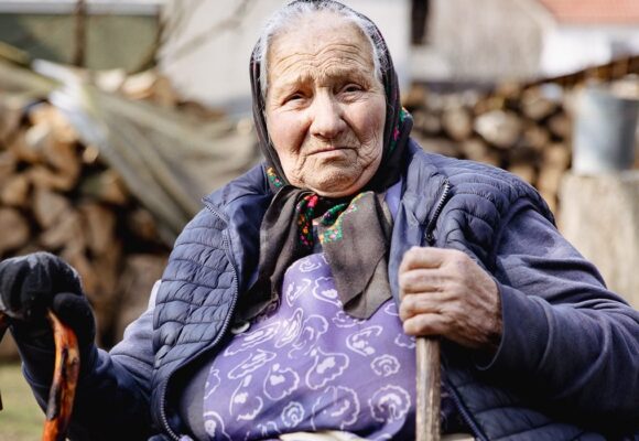 mama-bolojan-s-20-1-e1779891744368.jpg Rugămintea pe care Ilie Bolojan o primește constant de la mama lui