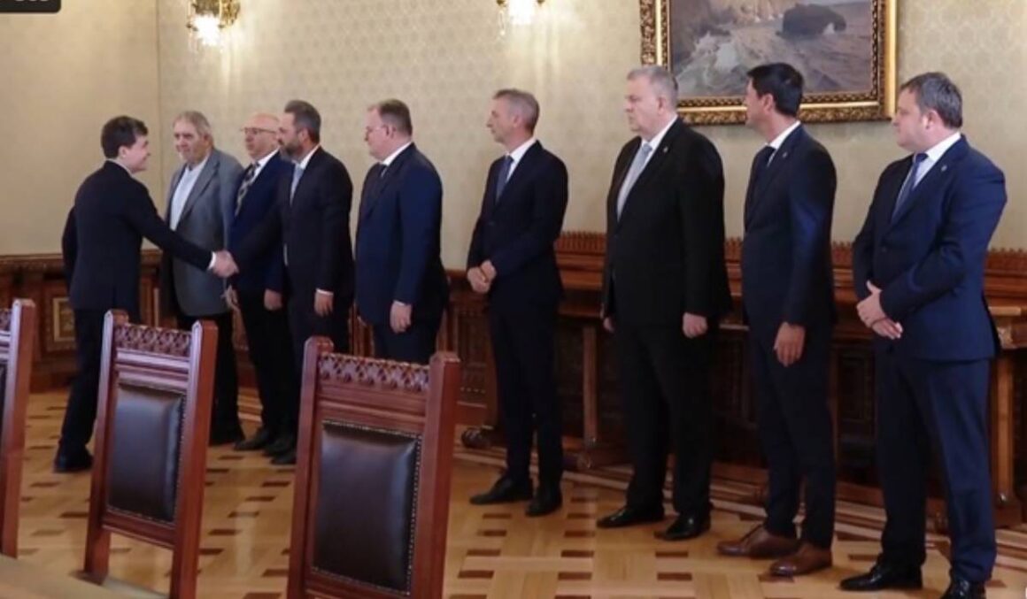 minoritati-consultari-cotroceni-18-mai-2026.jpg Consultări la Cotroceni pentru formarea noului Guvern. Nicușor Dan discută cu reprezentanții minorităților