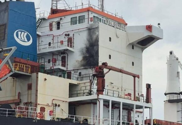 nava-de-marfa-ksl-deyang-lovita-de-o-drona-ruseasca-captura-x-gerashchenkoen.jpg O dronă rusească a lovit o navă de marfă chineză în Marea Neagră, înainte de vizita lui Vladimir Putin în China