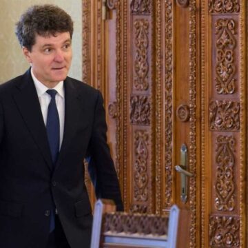 nicusor-dan-inaintea-consultarilor-nu-fac-experimente-scenariul-cu-premierul-tehnocrat-are-sanse-ce-spune-despre-varianta-bolojan-e1778587484550.jpg Scenariul cu premierul tehnocrat are șanse