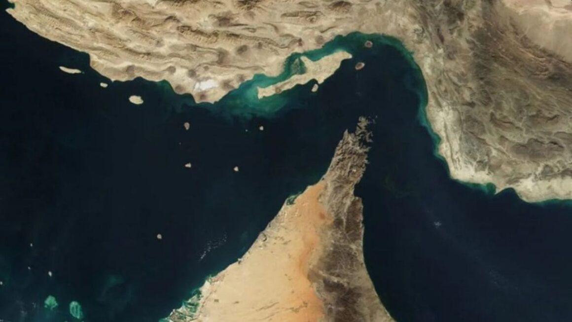 Iranul amenință că va riposta în Strâmtoarea Ormuz