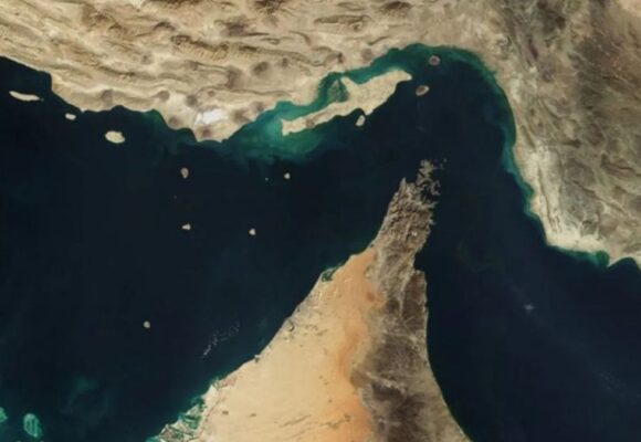 Iranul amenință că va riposta în Strâmtoarea Ormuz