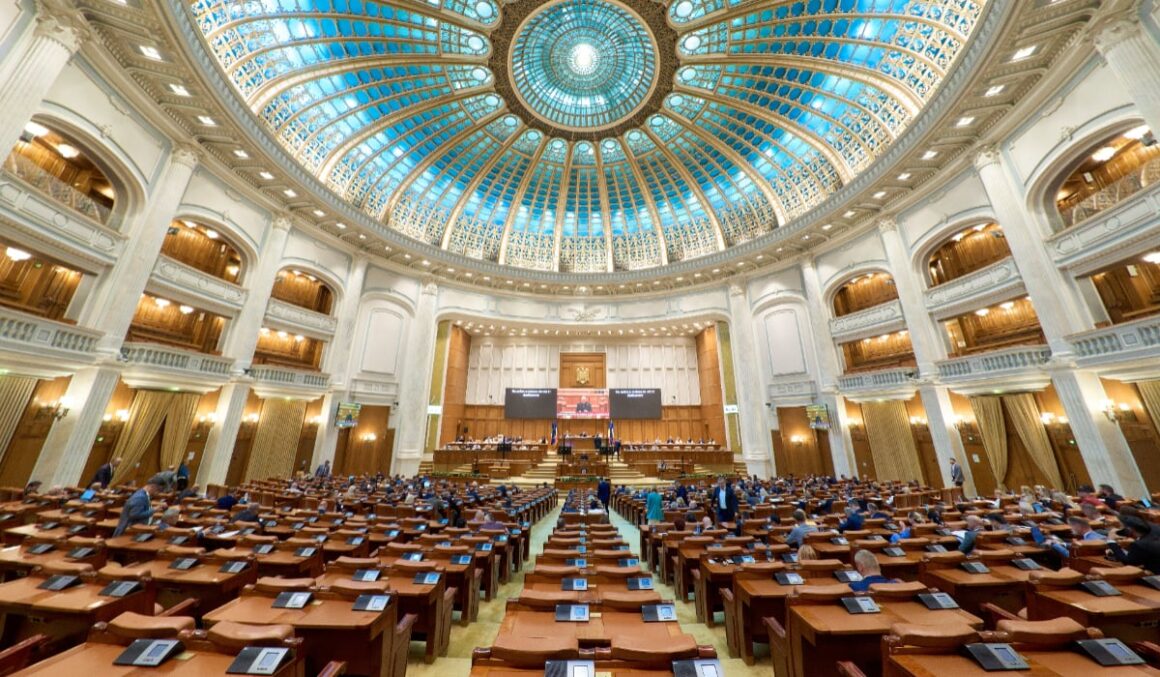 Live Text. Votul moțiunii de cenzură inițiată de PSD și AUR s-a terminat. Guvernul Bolojan a picat cu 281 voturi