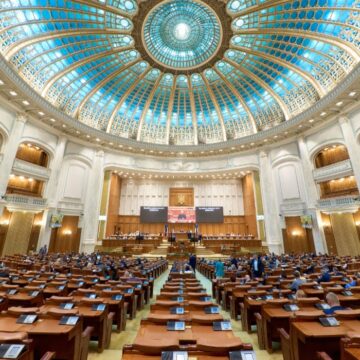 parlamentul-romaniei-1.jpg Live Text. Votul moțiunii de cenzură inițiată de PSD și AUR s-a terminat. Guvernul Bolojan a picat cu 281 voturi