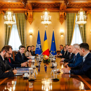 partid.jpeg „Ar fi o perioadă de așezare. Politicienii sunt principalul bruiaj al societății și ei nu înțeleg lucrul ăsta”