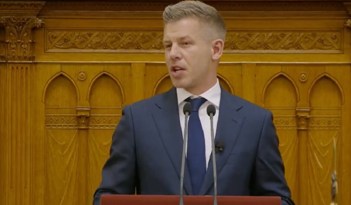 peter-magyar.jpg „Nu voi domni, ci îmi voi sluji țara”