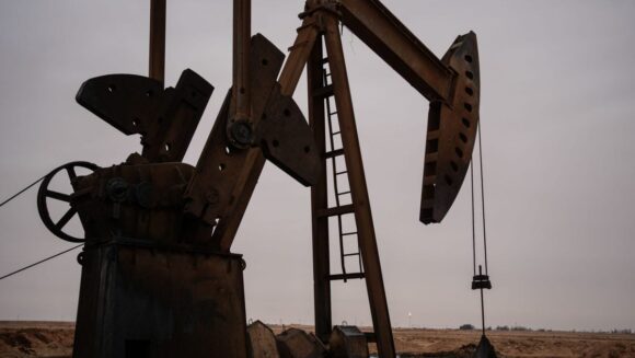 petrol-foto-ilustrativ-scaled-e1778072014445.jpg Livetext Război în Iran, ziua 79. Criza petrolului din Iran a lovit în SUA într-un sector neașteptat / Noi asigurări pentru prezența Iranului la Cupa Mondială