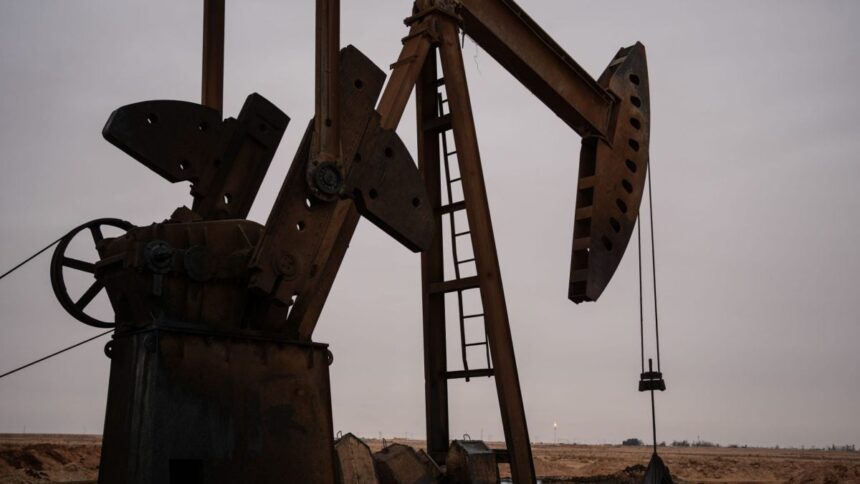 petrol-foto-ilustrativ-scaled-e1778072014445.jpg Livetext Război în Iran, ziua 79. Criza petrolului din Iran a lovit în SUA într-un sector neașteptat / Noi asigurări pentru prezența Iranului la Cupa Mondială