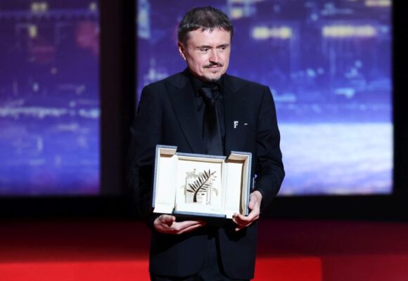 prima-reactie-a-lui-cristian-mungiu-dupa-ce-a-castigat-palme-dor-cu-filmul-fjord-la-cannes-e1779567862252.jpg Ce a spus Cristian Mungiu după ce a câștigat Palme d’Or la Festivalul de Film de la Cannes cu Fjord