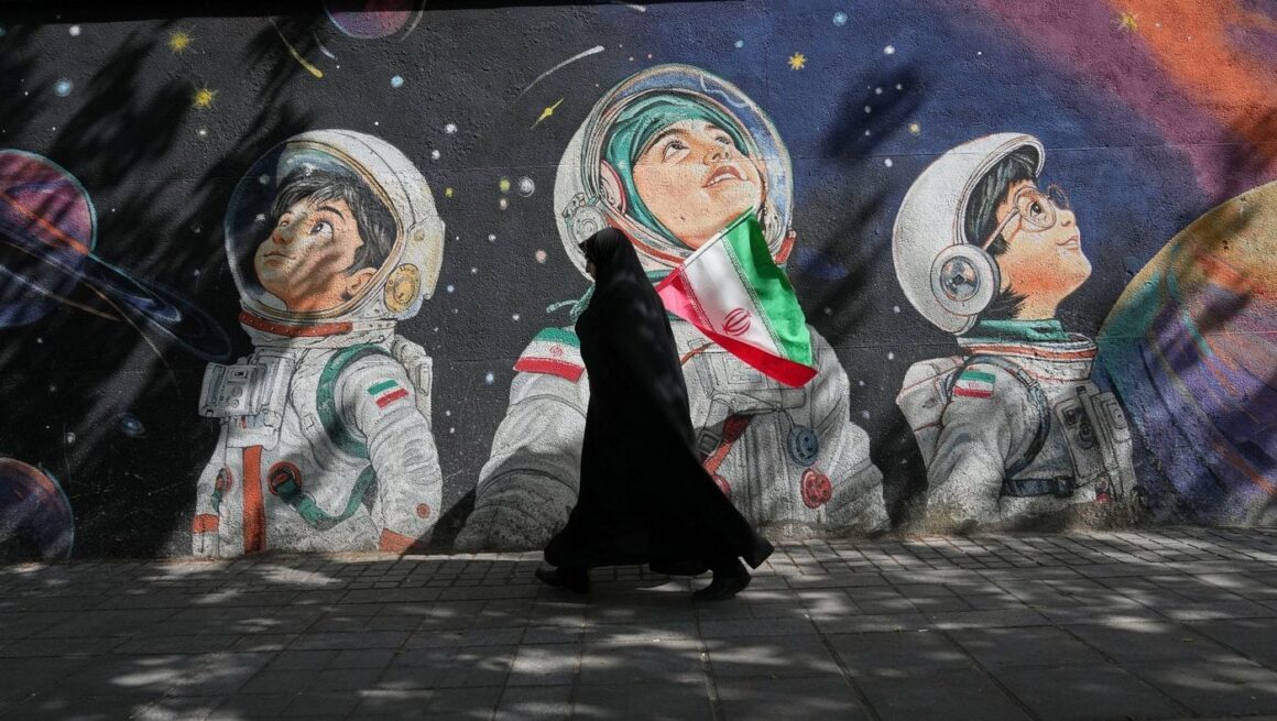 profimedia-1089380436-e1775632793762.jpg Livetext Război în Iran, ziua 85. Iranul vede diferențe „adânci” în negocierile cu SUA și spulberă speranțele de pace