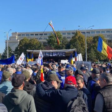 protest-piata-victoriei.jpg „Ar putea lua locul pe care l-a avut Viktor Orban”