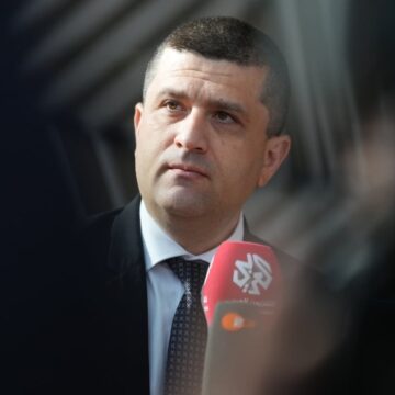 radu-miruta.jpg Răspunsul ministrului Apărării când a fost întrebat cine a negociat banii pentru Programul SAFE