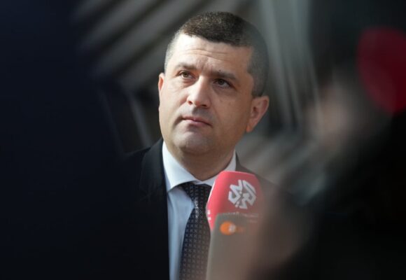 Răspunsul ministrului Apărării când a fost întrebat cine a negociat banii pentru Programul SAFE