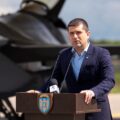 Radu Miruță spune că avionul cu care zbura spre Lituania a fost afectat de bruiaj GPS. Ce s-a întâmplat