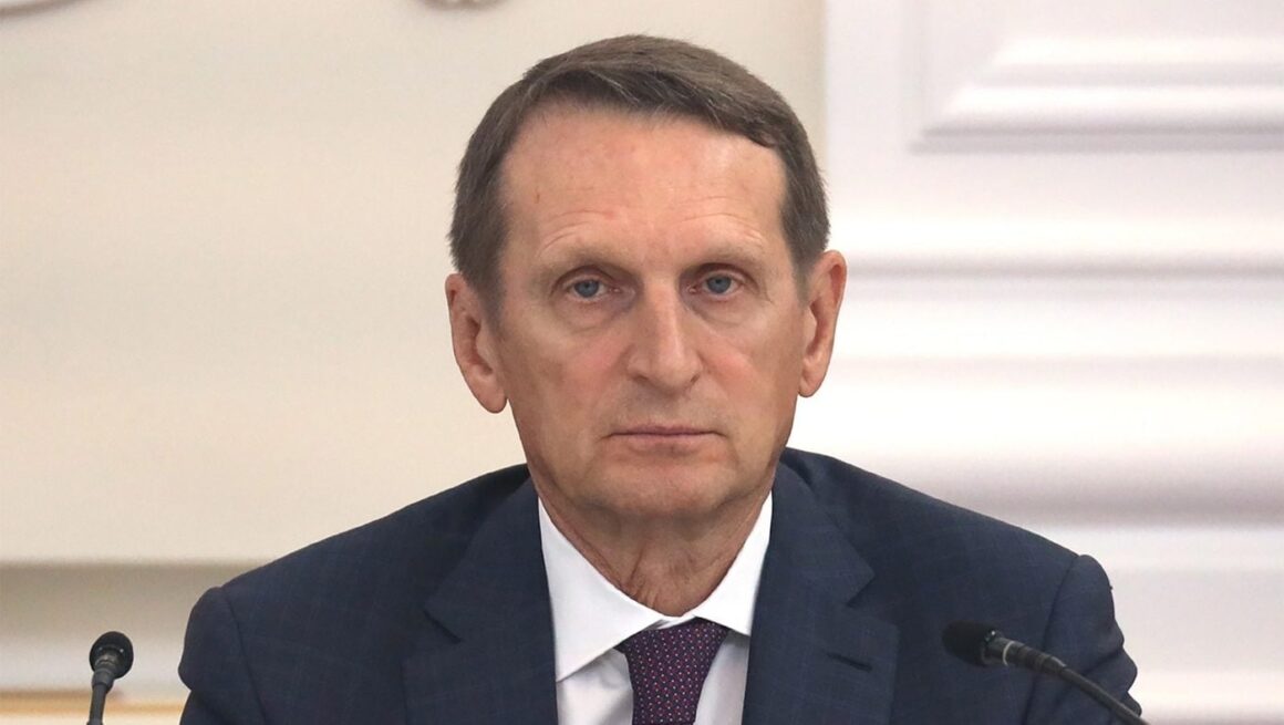 seful-serviciului-de-informatii-externe-al-federatiei-ruse-serghei-nariskin-foto-profimedia-e1779199782570.jpg Un șef al spionajului rus acuză Ucraina că va folosi o țară NATO ca rampă de atac împotriva Rusiei: „Moscova minte”