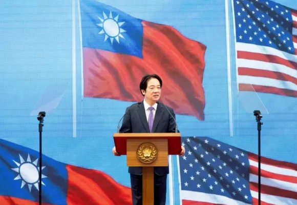 taiwan.webp.webp Președintele Taiwanului cere Administrației Trump să continue livrările de armament către insulă, în ciuda avertismentelor Chinei. Xi Jinping a avertizat că Taiwanul poate duce la un război China-SUA