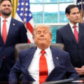 „Sunt 50/50 șanse. Fie îi lovim mai tare decât au fost loviți vreodată, fie facem un acord bun”. Președintele SUA va discuta cu Witkoff, Kushner, Vance și cu liderii arabi