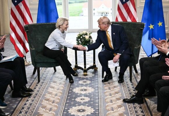 Războiul comercial SUA-UE se intensifică. Trump acordă Uniunii Europene doar 2 luni pentru a pune în aplicare acordul semnat în Scoția