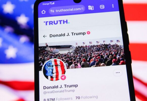 Trump și Musk, doi dintre cei mai influenți oameni din lume, au redefinit jurnalismul prin propriile rețele sociale. Ce impact au postările lor asupra milioanelor de oameni care îi urmăresc