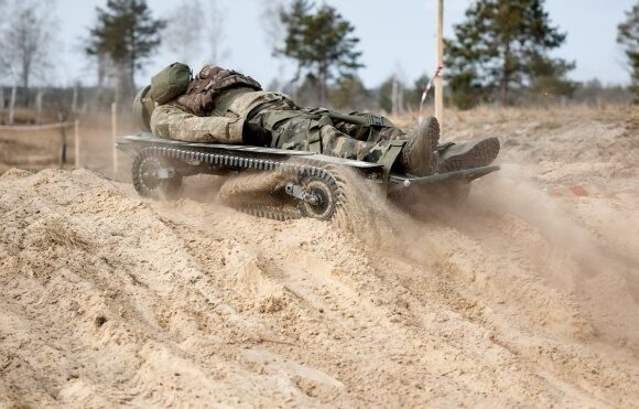 MApN vrea să doteze Armata Română cu „UGV-uri”, vehicule terestre performante intens utilizate în Ucraina. Ce companii au făcut oferte României