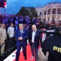 Spectacol fără precedent în istoria SUA la Casa Albă, de ziua lui Trump. Cum s-au desfășurat luptele MMA în ringul special amenajat pe peluza sudică