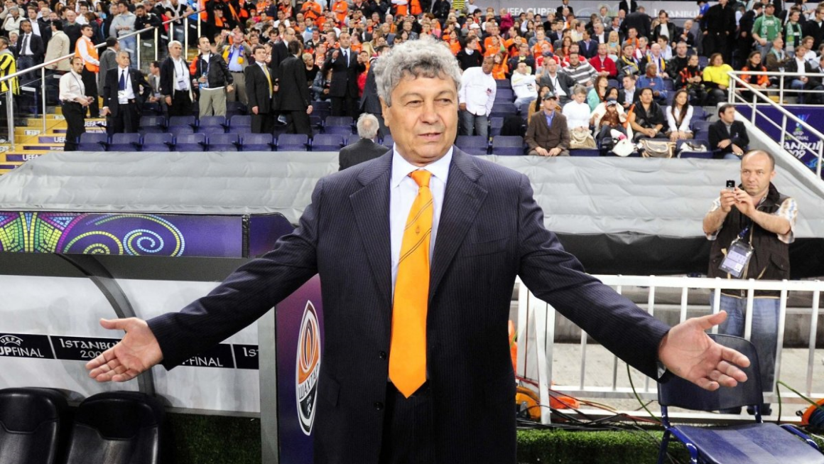 O aeronavă TAROM va purta numele lui Mircea Lucescu