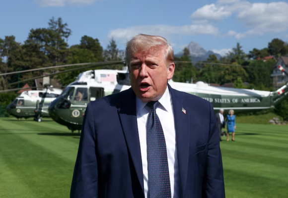 TRUMP-e1781537981650.png Trump declară că războiul din Ucraina „nu are niciun impact” asupra SUA, dar promite să contribuie la încheierea acestuia